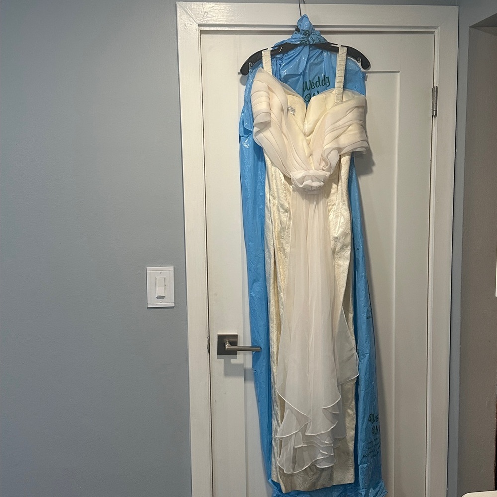Jessica McClintock Bridal: Vintage Sheer Cover Jacquard-Style Gown